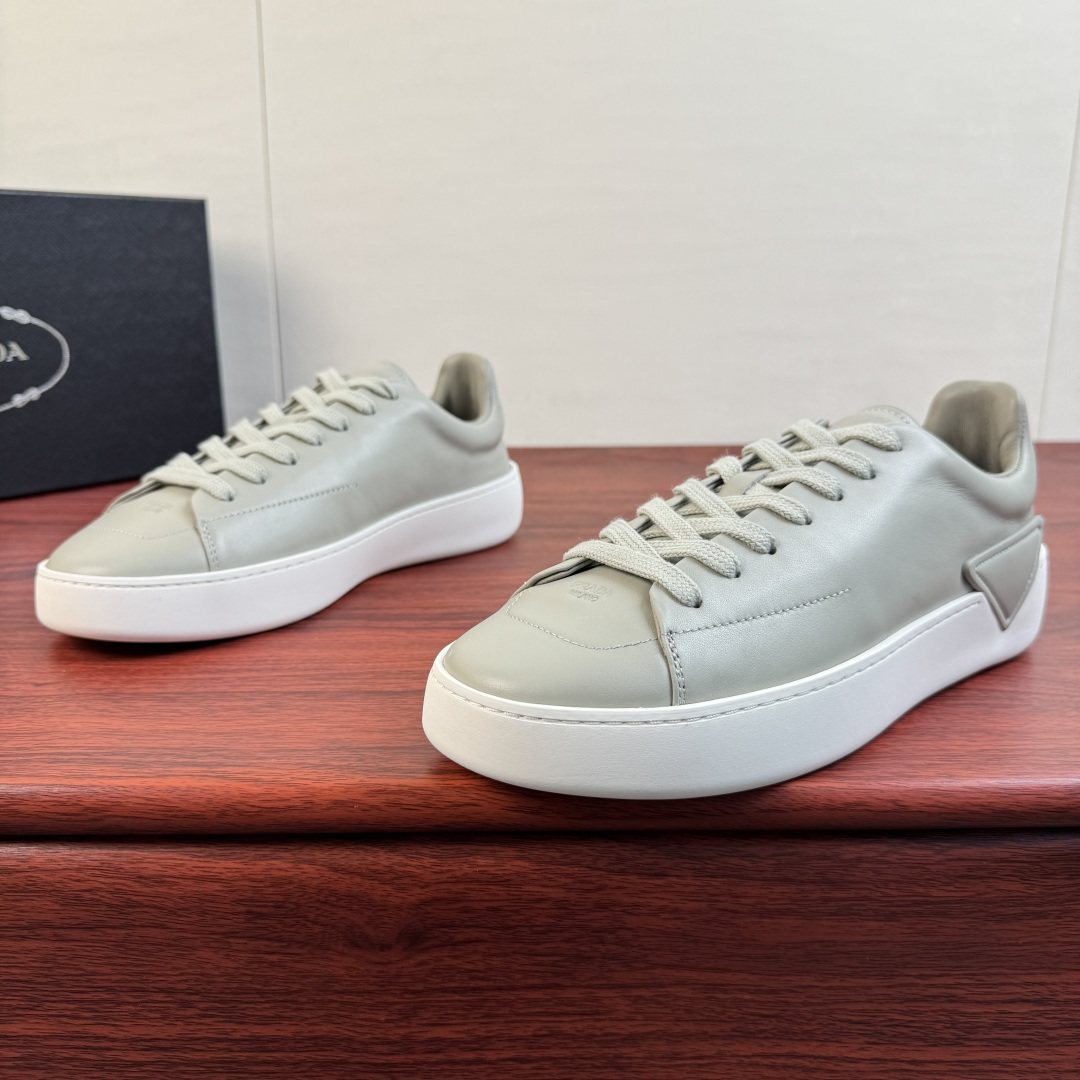 Prada Triangle Detail Low-Top Sneakers — front