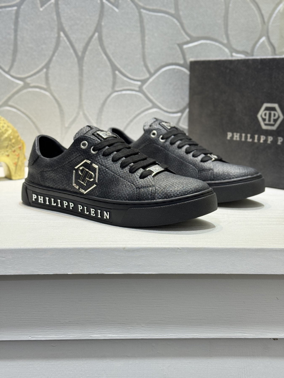 Philipp Plein Textured Logo Low-Top Sneakers — front