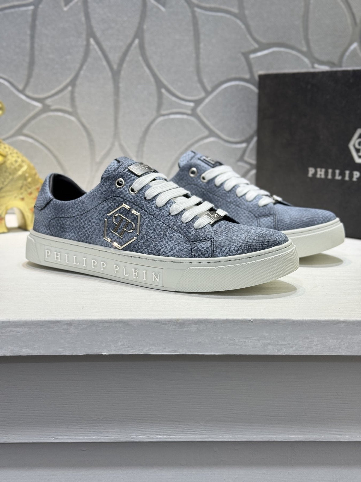 Philipp Plein Textured Logo Low-Top Sneakers — front