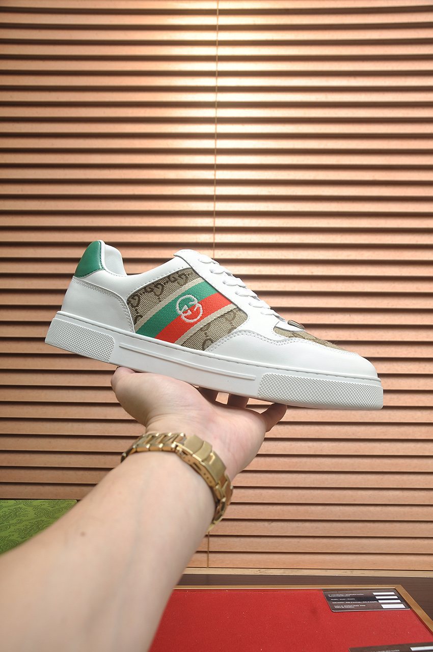Gucci Red-Green Stripe Low-Top Sneakers — model