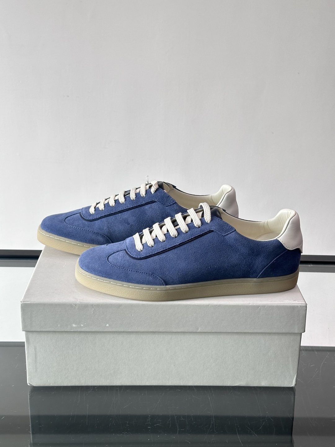 Brunello Cucinelli Off-White Low-Top Sneakers — front