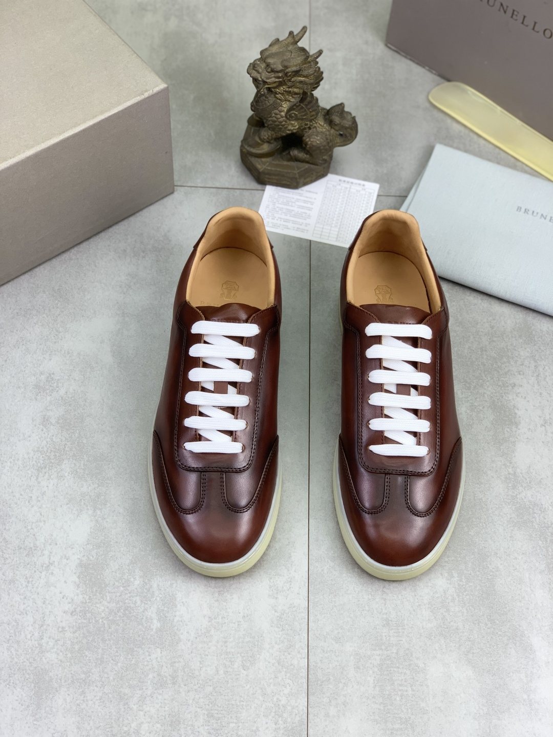 微商相册测试鞋子-Brunello Cucinelli Leather Low-Top Sneakers — front